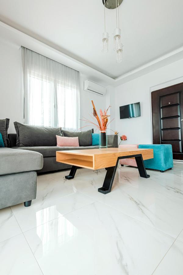 Design Suites Efharis Nea Peramos  Luaran gambar